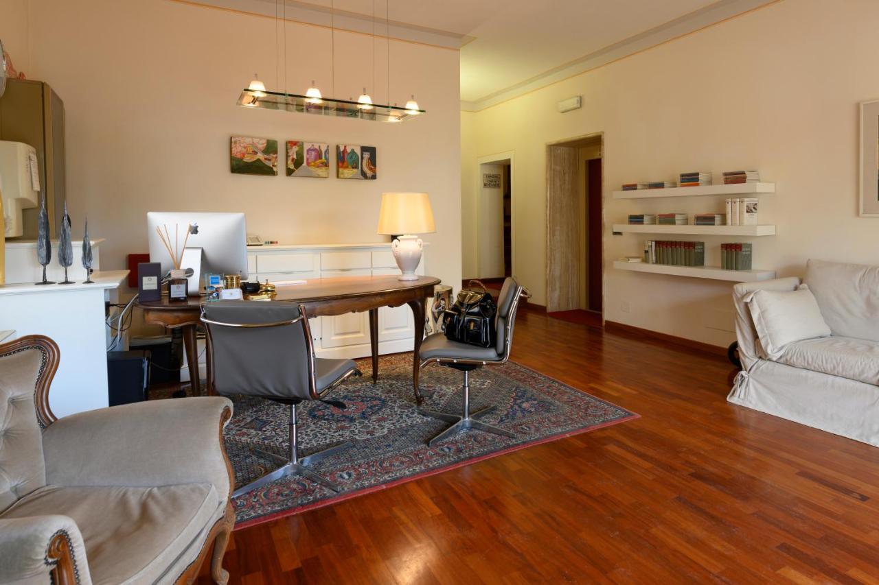 Hotel Rutiliano ปีเอนซา ภายนอก รูปภาพ