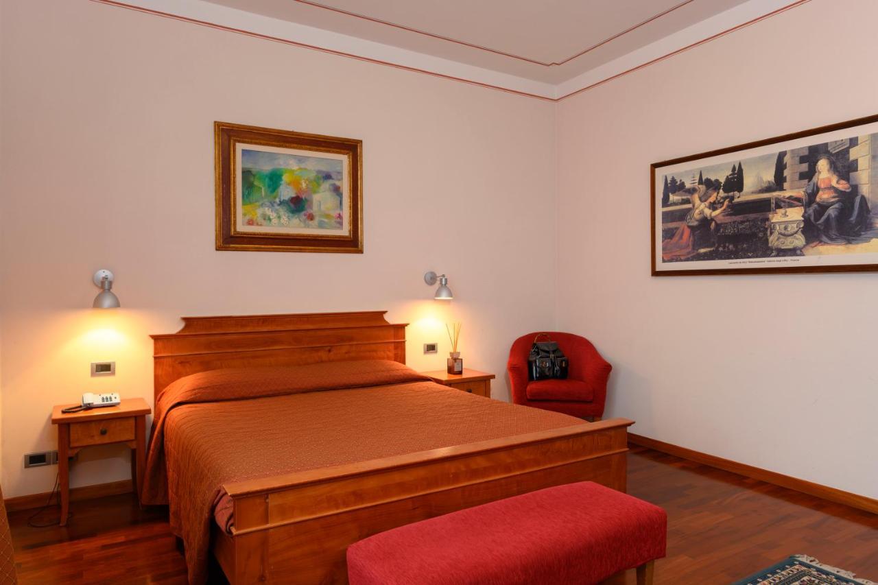 Hotel Rutiliano ปีเอนซา ภายนอก รูปภาพ