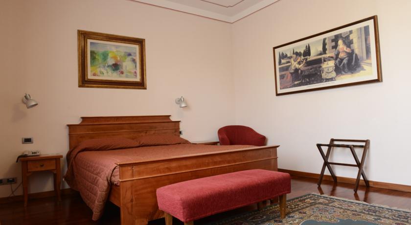 Hotel Rutiliano ปีเอนซา ภายนอก รูปภาพ