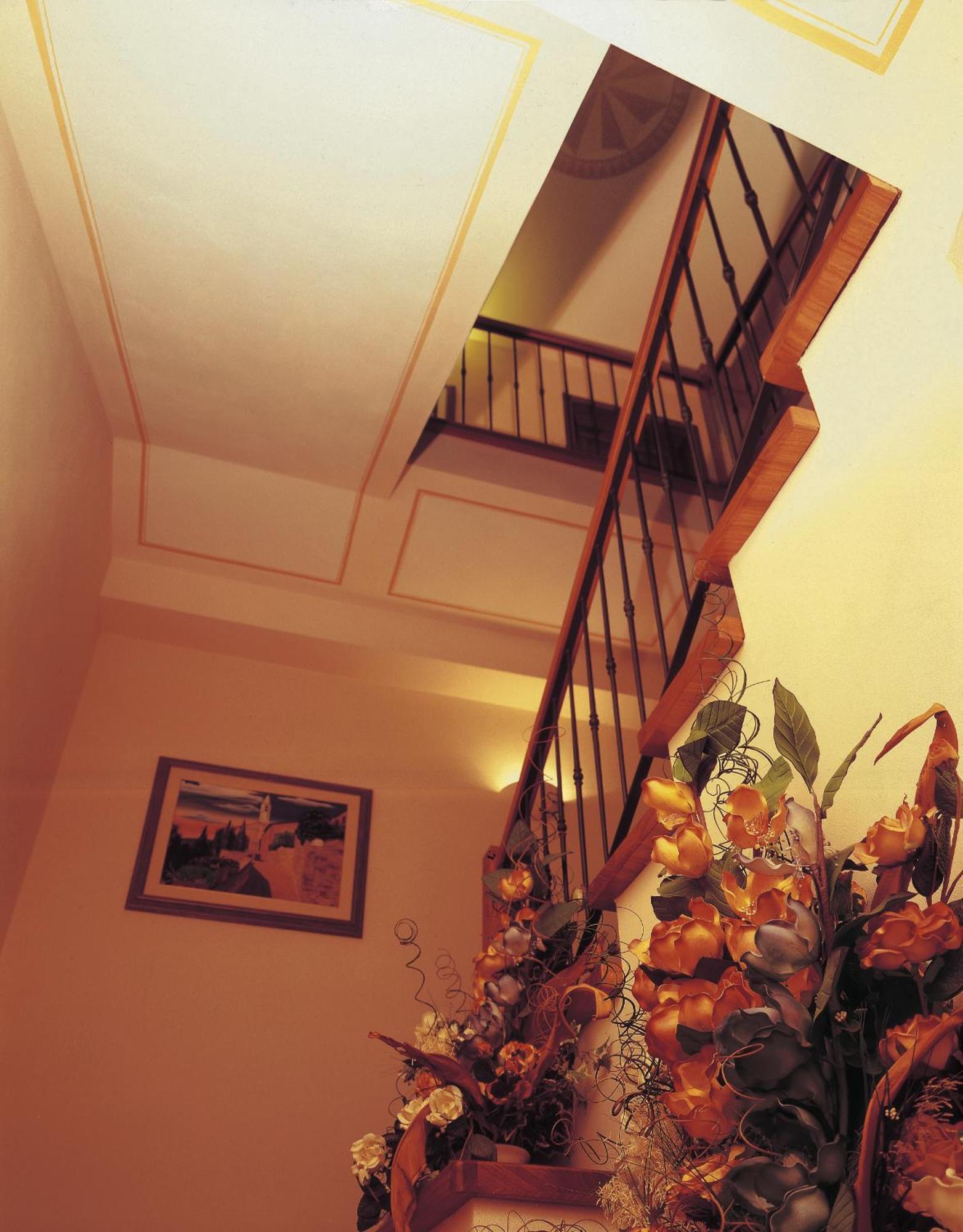 Hotel Rutiliano ปีเอนซา ภายนอก รูปภาพ